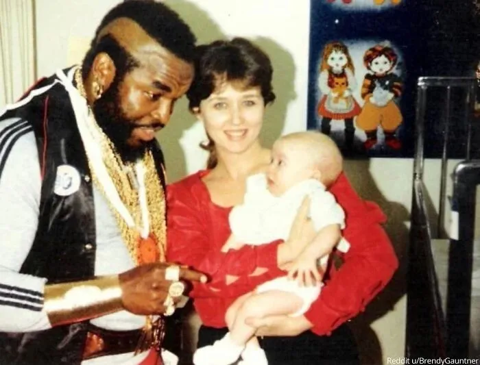 Polaroid de 1984 de Mr. T con mi madre y yo