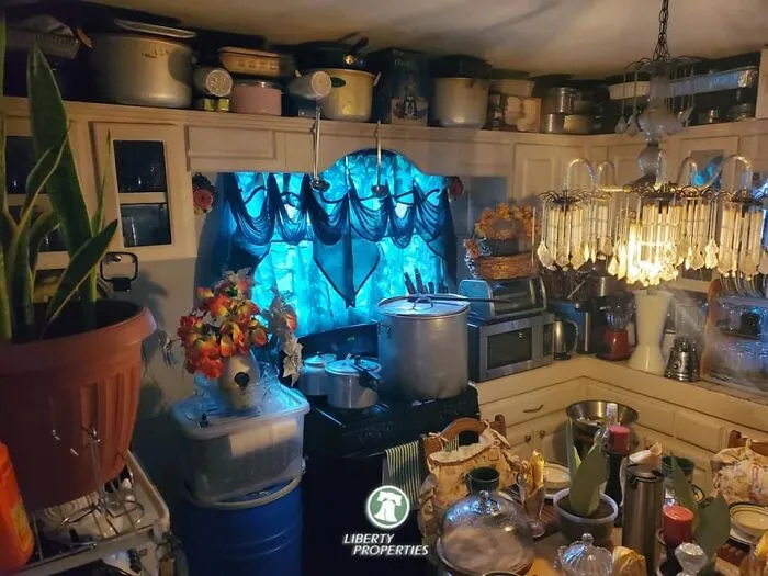 35 Of The Most Awful Homes Shared On The ‘That’s It, I’m Home Shaming’ Facebook Group (New Pics)