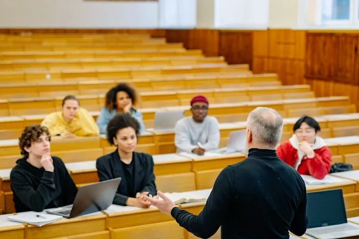 “You’re All Adults, Not Children, You Can Hold It”: 30 Times People Realized They Needed To Drop A Class Immediately