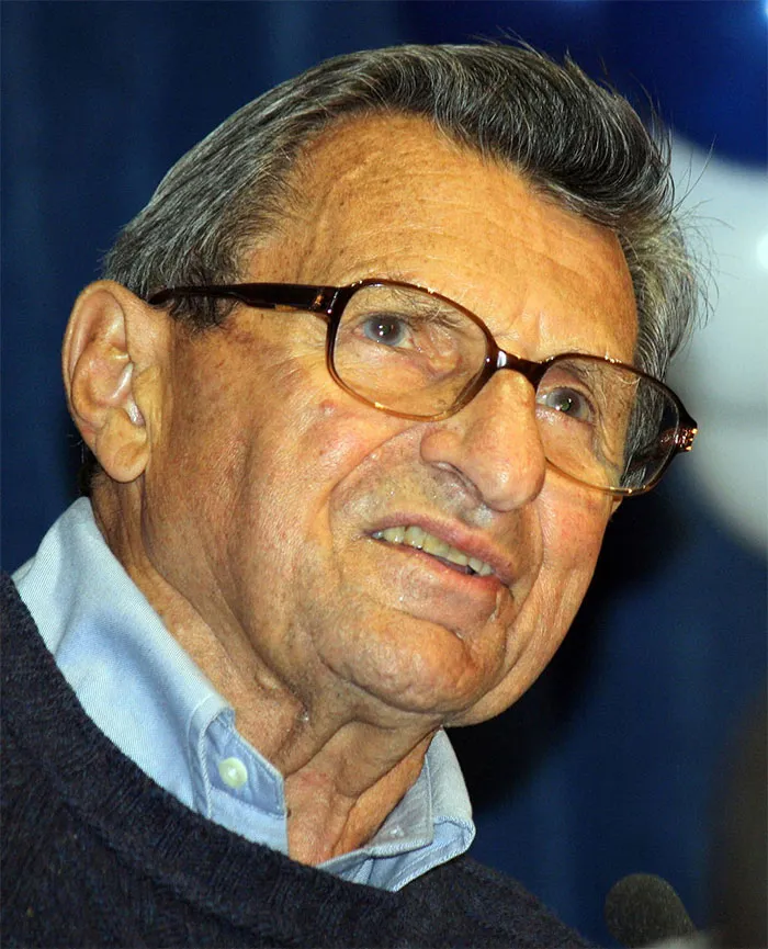 40 Real-Life Heroes Who Lived Long Enough To Turn Into Villains