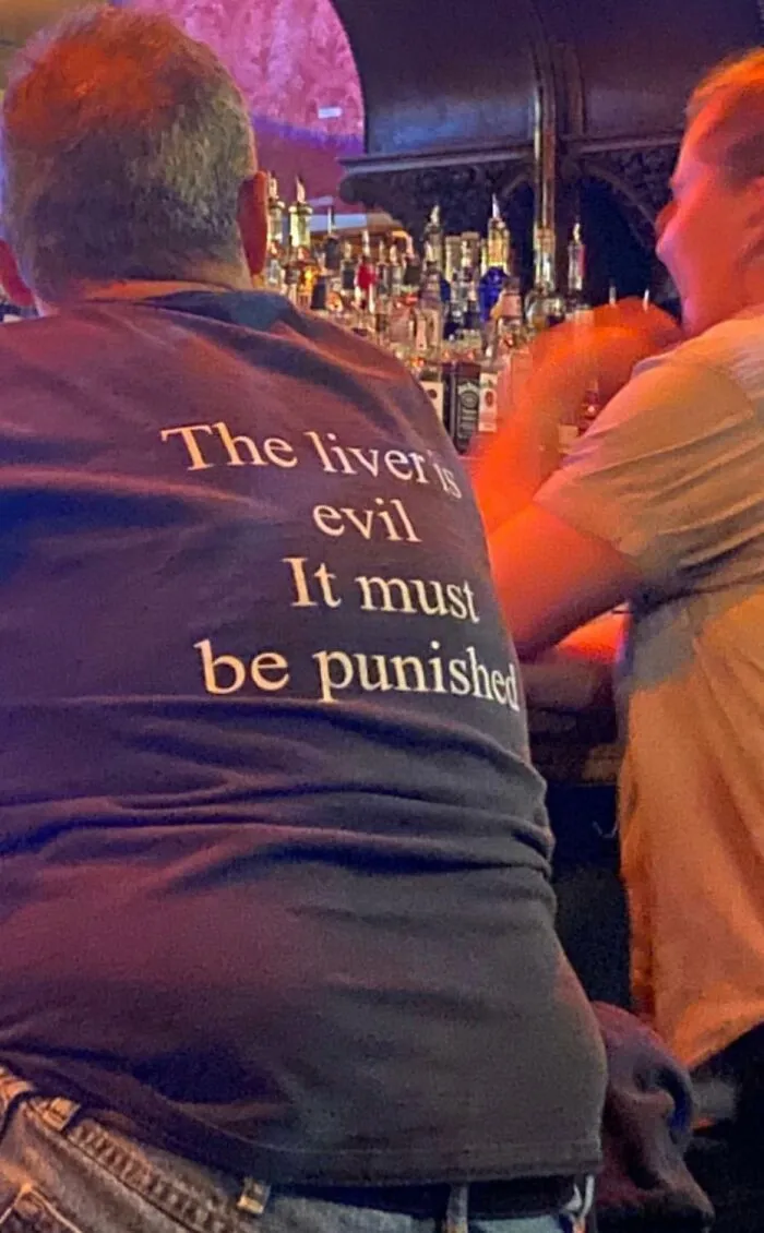 50 Ridiculous, Bizarre, And Downright Cursed Shirts People Actually Wear Out In Public, As Shared By These Twitter Accounts (New Pics)