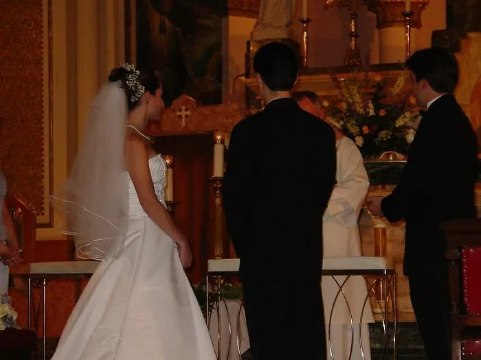27 Stories Of Future Spouses Who Were Left Or Practically Left At The Altar, As Told By Folks In This Online Community