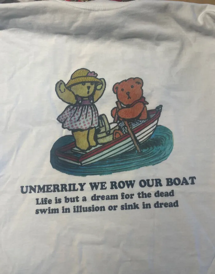 50 Ridiculous, Bizarre, And Downright Cursed Shirts People Actually Wear Out In Public, As Shared By These Twitter Accounts (New Pics)