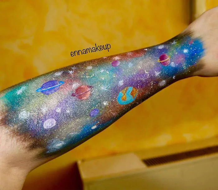 I Paint Realistic Art On My Body To Find Happiness Aside From Being In A Wheelchair, And Here Are 30 Of My Best Works