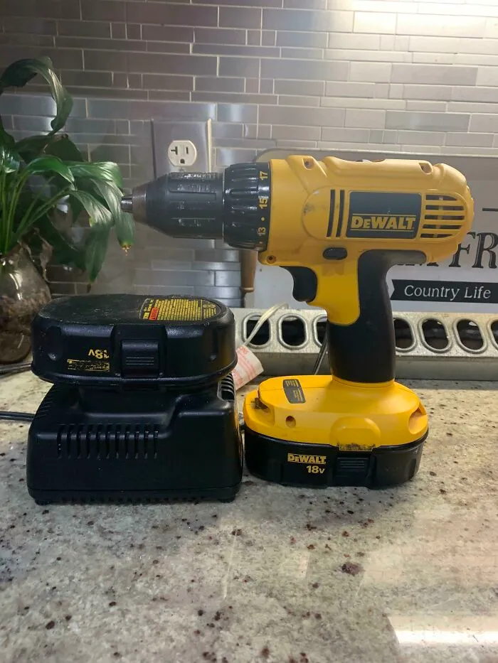 Dewalt 18 V Score