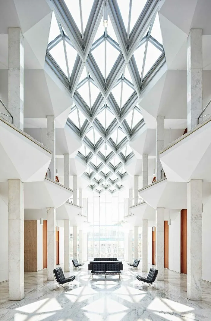 Centro de Conferencias McGregor, Detroit, Michigan, diseñado por Minoru Yamasaki en 1958