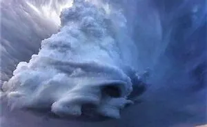 Turns Out There’s A Dedicated Community For Sharing Pics Of Extraordinary Weather Conditions And Phenomena, And Here Are 50 Of The Best Ones