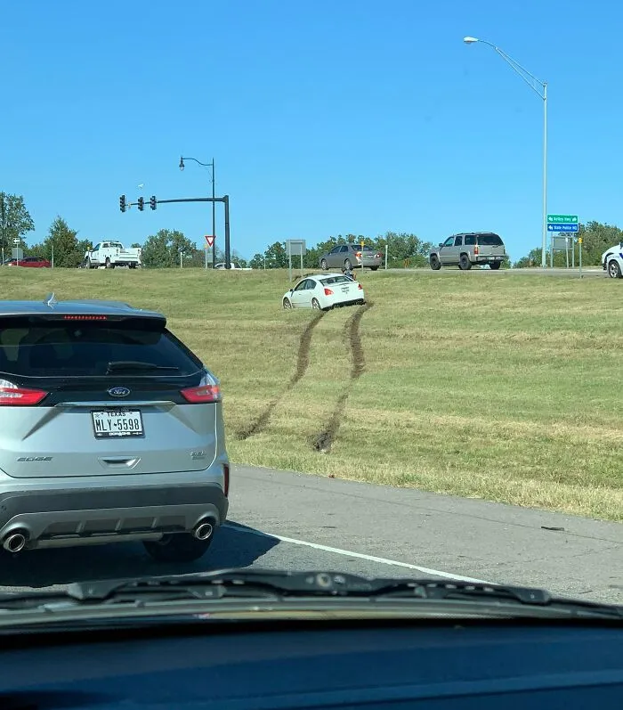 Idiot Didn’t Want To Wait In Traffic And Thought They’d Take A Shortcut And Got Stuck. Karma Sucks