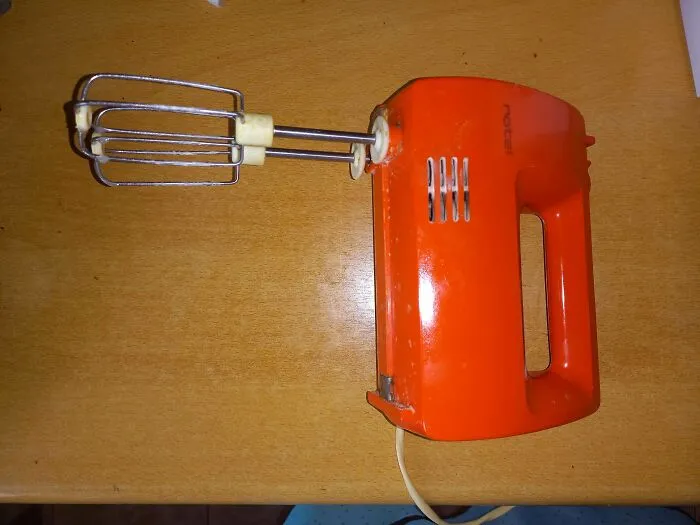 Mi abuela tiene la misma batidora desde los años 70, todavía funciona perfectamente. No ha sido reparada ni siquiera una vez
