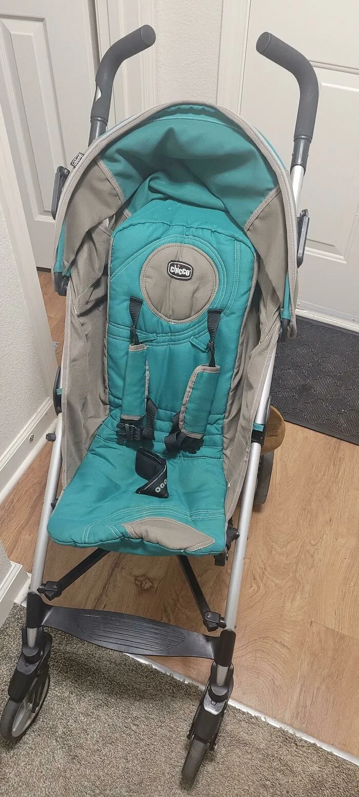 Chicco Stroller. This Beast Is Over 10 Years Old And Been Through 4 Kids, Traveled Around The World To 5 Countries, Uncountable Mall And Theme Parks, Tossed In The Back Of Trunks Like A Hostage, And Treated Like A Jungle Gym More Times Than... Well A Jungle Gym