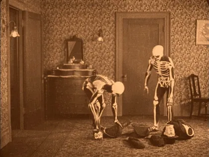 [10 de febrero de 1921] Se estrena el cortometraje de Buster Keaton Pamplinas y los Fantasmas