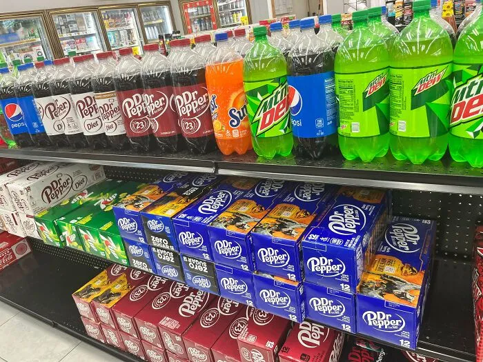 En la estación de servicio de mi zona, tienes que llevar el producto a la caja para saber cuánto cuesta