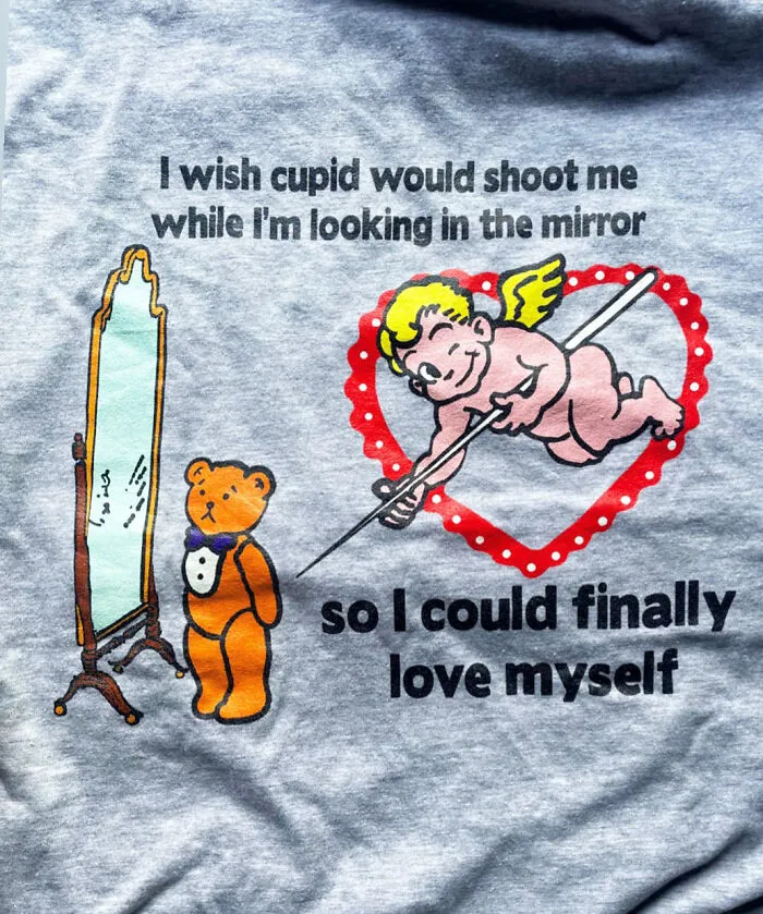 50 Ridiculous, Bizarre, And Downright Cursed Shirts People Actually Wear Out In Public, As Shared By These Twitter Accounts (New Pics)