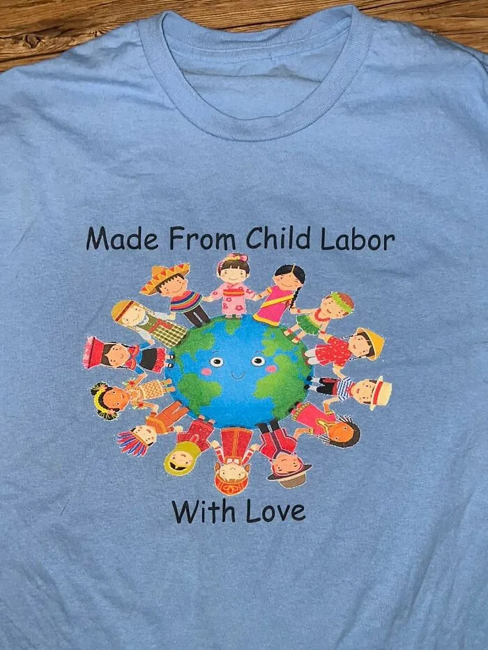 50 Ridiculous, Bizarre, And Downright Cursed Shirts People Actually Wear Out In Public, As Shared By These Twitter Accounts (New Pics)