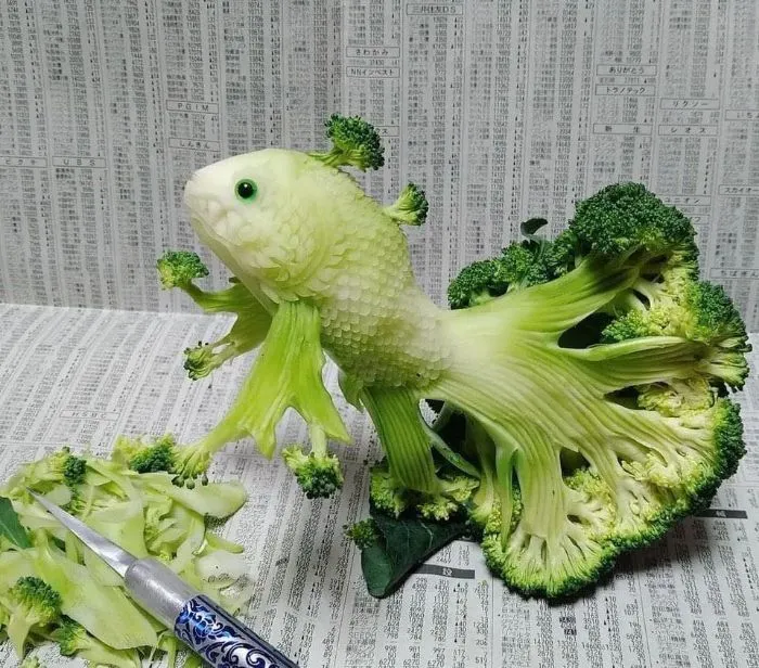 40 Confusing Images Where "Things Only Get Weirder" The Longer You Look