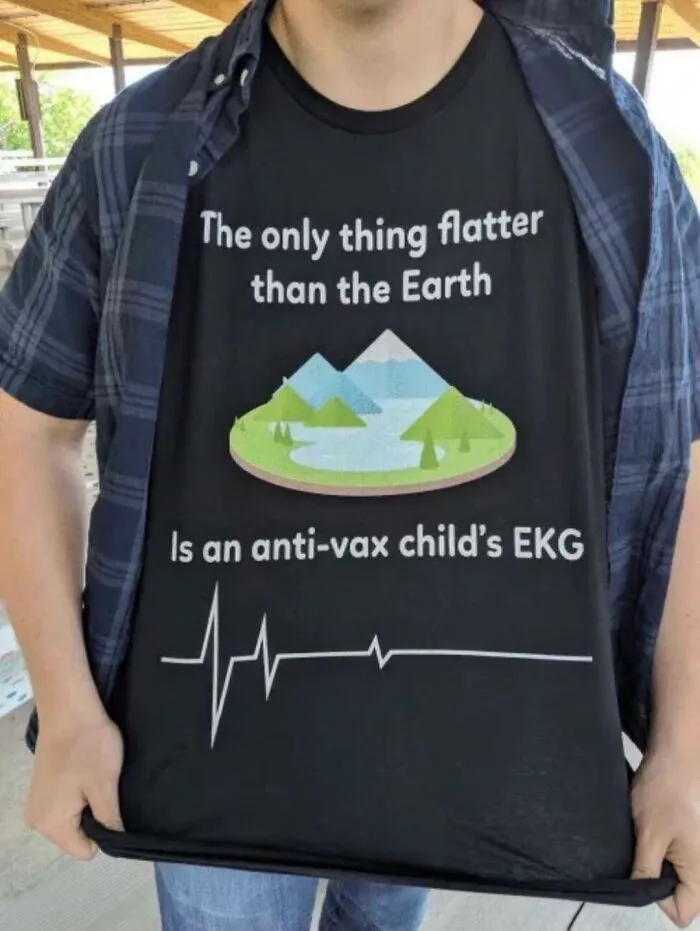 50 Ridiculous, Bizarre, And Downright Cursed Shirts People Actually Wear Out In Public, As Shared By These Twitter Accounts (New Pics)
