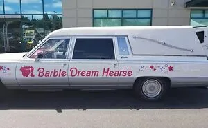 40 Confusing Images Where "Things Only Get Weirder" The Longer You Look