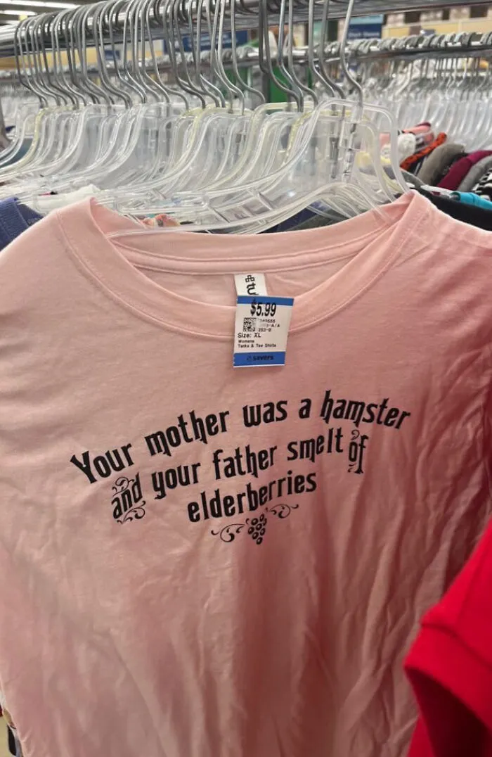 50 Ridiculous, Bizarre, And Downright Cursed Shirts People Actually Wear Out In Public, As Shared By These Twitter Accounts (New Pics)