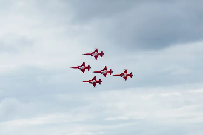 I Captured The Perfection Of Aerial Geometry And Trajectories Performed By The Swiss Aerobatic Team Patrouille Suisse (40 Pics)