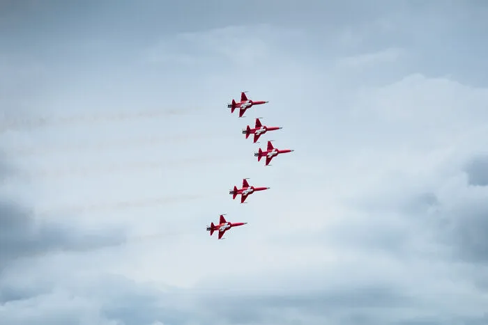 I Captured The Perfection Of Aerial Geometry And Trajectories Performed By The Swiss Aerobatic Team Patrouille Suisse (40 Pics)