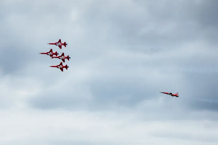 I Captured The Perfection Of Aerial Geometry And Trajectories Performed By The Swiss Aerobatic Team Patrouille Suisse (40 Pics)
