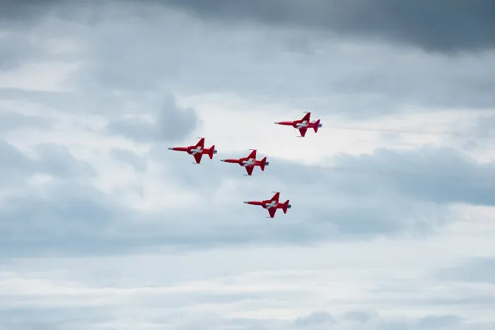 I Captured The Perfection Of Aerial Geometry And Trajectories Performed By The Swiss Aerobatic Team Patrouille Suisse (40 Pics)