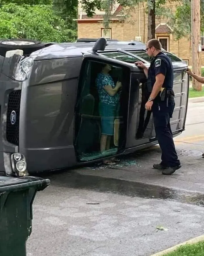 50 Times People Noticed Something Dreamlike And Shared Photos On The "Accidental Surrealism" Group