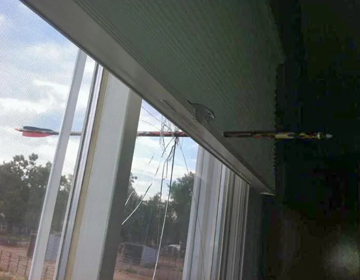 Otra flecha de un vecino disparada a la casa
