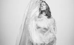 I Tried To Make A Photo Shoot Of My Story After I Suffered From Abuse (8 Pics)