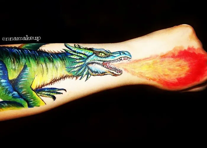 I Paint Realistic Art On My Body To Find Happiness Aside From Being In A Wheelchair, And Here Are 30 Of My Best Works