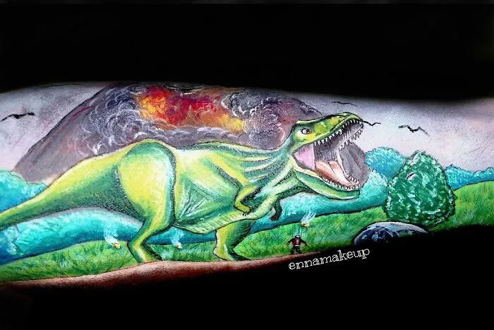 I Paint Realistic Art On My Body To Find Happiness Aside From Being In A Wheelchair, And Here Are 30 Of My Best Works