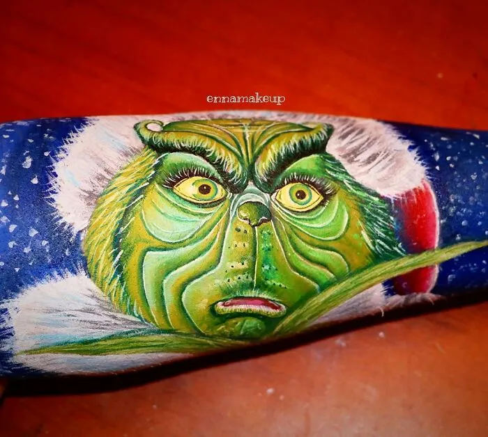 I Paint Realistic Art On My Body To Find Happiness Aside From Being In A Wheelchair, And Here Are 30 Of My Best Works
