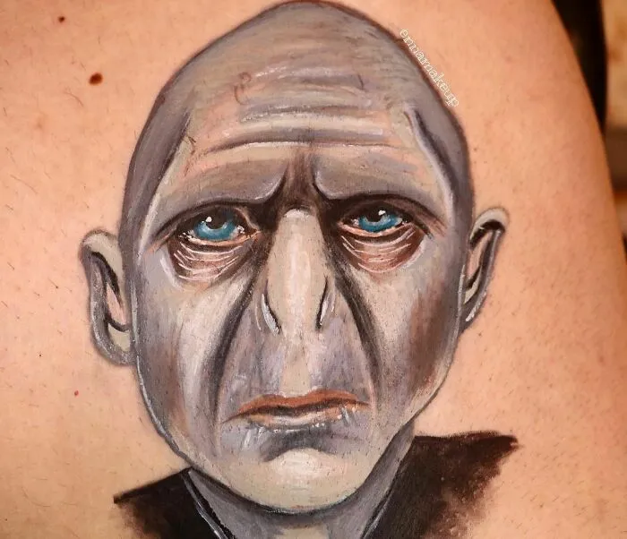 I Paint Realistic Art On My Body To Find Happiness Aside From Being In A Wheelchair, And Here Are 30 Of My Best Works