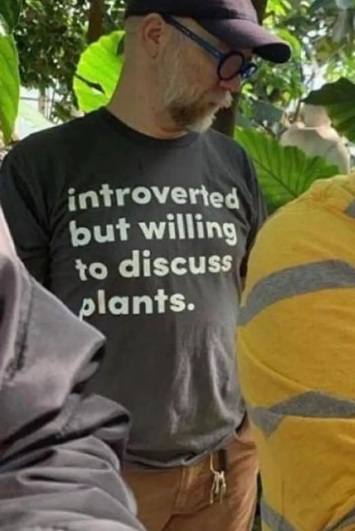 50 Ridiculous, Bizarre, And Downright Cursed Shirts People Actually Wear Out In Public, As Shared By These Twitter Accounts (New Pics)