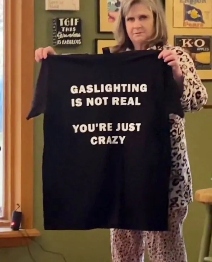 50 Ridiculous, Bizarre, And Downright Cursed Shirts People Actually Wear Out In Public, As Shared By These Twitter Accounts (New Pics)