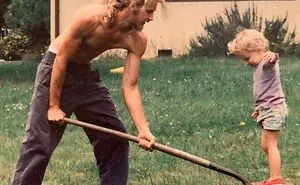 People Are Submitting Their Parents' Coolest Old Pics To This Instagram Account, Here Are 35 Of The Best Ones