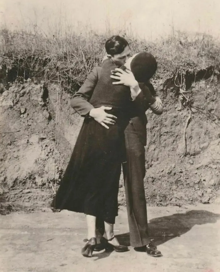 El último beso de Bonnie y Clyde unas horas antes de ser asesinados, 23 de mayo de 1934