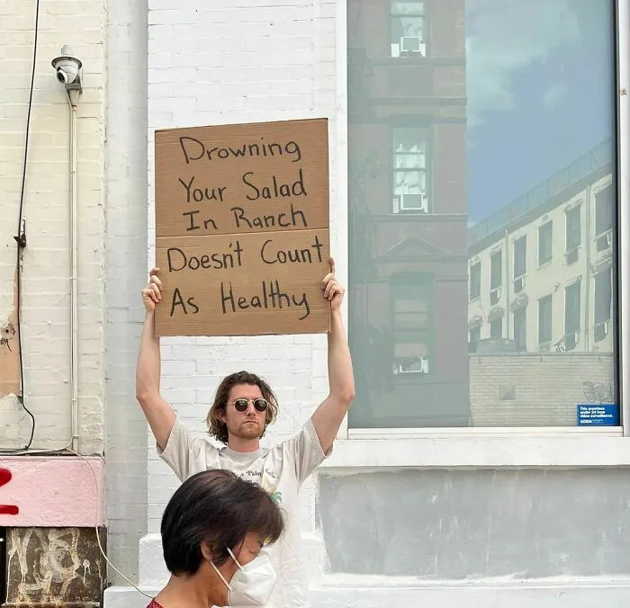 ‘Dude With Sign’ Has 8 Million Followers For Protesting Against Annoying Everyday Things With Funny Signs (30 New Pics)