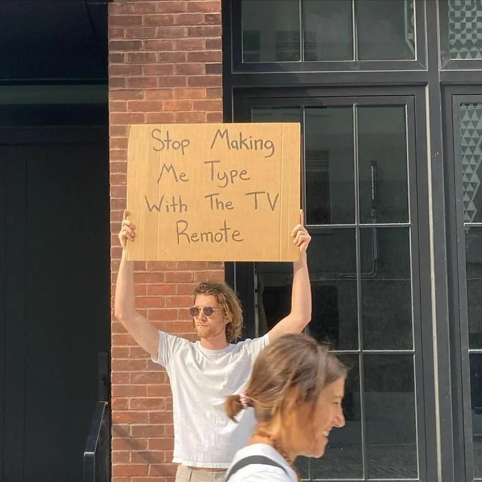 ‘Dude With Sign’ Has 8 Million Followers For Protesting Against Annoying Everyday Things With Funny Signs (30 New Pics)