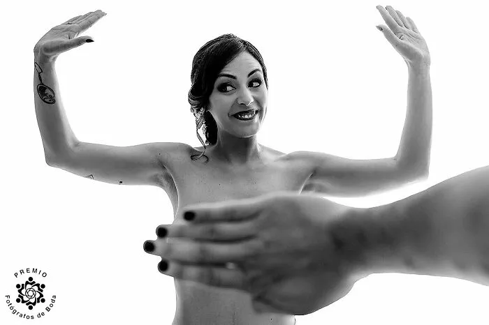 "Novia natural y una mano de su madre" Por Fran Ortiz