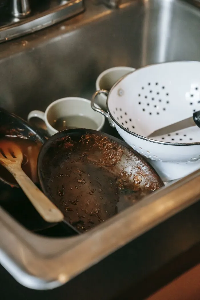 "I Always Locked My Bedroom Door At Night": 30 Interesting, Weird, And Creepy Roommate Stories