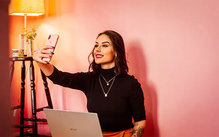 20 Personas totalmente cegadas por su “fama” en Internet que dan vergüenza ajena