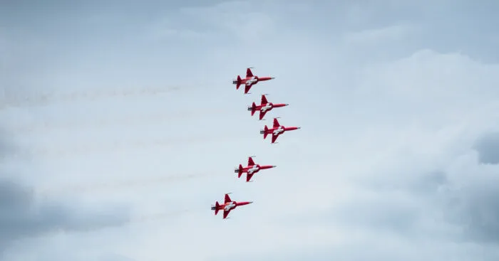I Captured The Perfection Of Aerial Geometry And Trajectories Performed By The Swiss Aerobatic Team Patrouille Suisse (40 Pics)