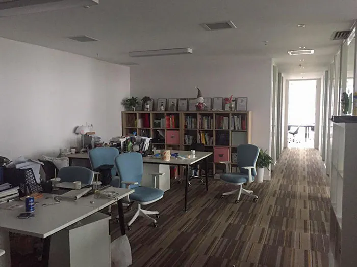 Fui al trabajo en medio de una tormenta, pero mi jefe se olvidó de decirme que todos teníamos el día libre