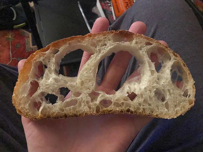 Compré este pan lleno de hoyos