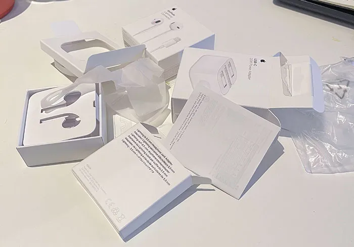 Cuando compras equipo adicional de iPhone esta es la cantidad de paquetes con la que te encuentras