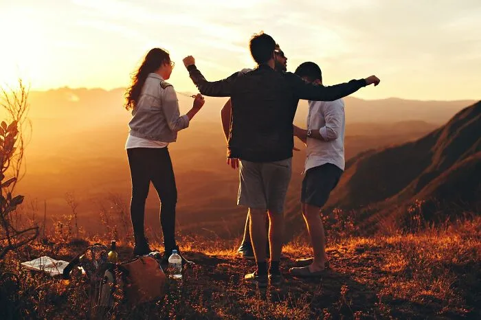 30 Brutal Moments When People’s Illusions Of Friendship Were Shattered