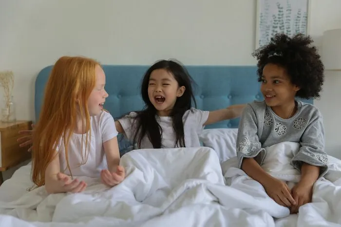 30 Brutal Moments When People’s Illusions Of Friendship Were Shattered