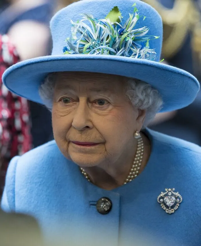 Queen Elizabeth Once Went For A Walk Near Her Balmoral Estate With One Of Her Protection Officers And Met Some American Tourists Who Didn’t Recognise Her