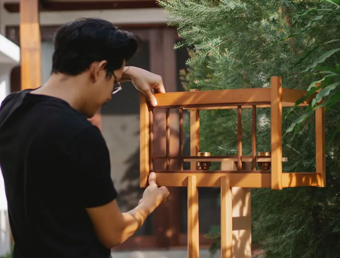 Make A Bird Feeder
